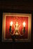 Voor aan de muur een wandlamp in de vorm van een schilderij_4